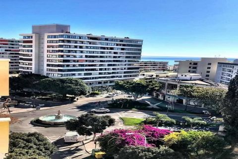 Questo moderno appartamento nel cuore di Torremolinos offre un rifugio confortevole ed elegante con viste panoramiche sul mare e sulle montagne dal tuo balcone privato. Perfetto per un massimo di 4 persone, l'appartamento è dotato di tutti i comfort ...