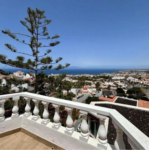 Helles Apartment mit Meerblick im Ocean View-Komplex in San Eugenio Alto. Die Immobilie wird renoviert und komplett möbliert verkauft (zwei neue Betten sind noch unterwegs), bezugsfertig oder zur Erzielung von Einnahmen durch Ferienvermietung. Es bes...