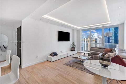 This gorgeous 1 Bedroom apartment overlooking the Bay, Ocean, and Brickell skyline was recently remodeled and shows 