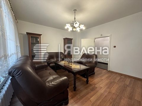 Real estate agency 'Yavlena' presents you a one-bedroom panel apartment in close proximity to the T Market supermarket. The property is located on the second floor of a five-storey building. The apartment consists of an entrance hall, a bathroom and ...