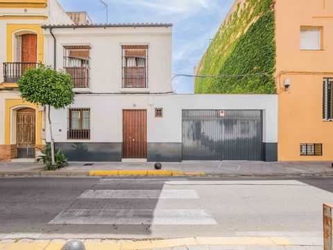 We present this plot on Calle Real de San Juan de Aznalfarache of 97.56 M2. The site has a basic execution project approved by the official College of Architects of Seville. 1. Basic and execution plans. 2. Memory 3. Specifications. 4. Basic health a...