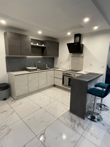 Maison récente, trois chambres, jardin.