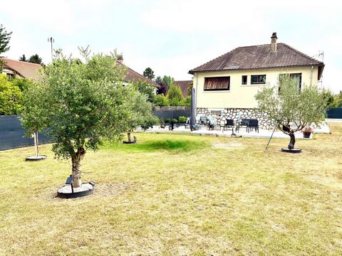 Maison de ville avec jardin d’oliviers – charme et potentiel au cœur de la ville"