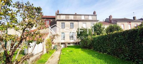 MAISON DE VILLE AVEC JARDIN ET GARAGE