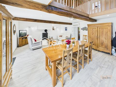 Située dans un hameau aux portes de La Roche-sur-Yon, venez découvrir cette longère rénovée de 175 m² habitables, accompagnée de nombreuses dépendances, le tout sur une parcelle de plus de 8 000 m². Cette maison bénéficie de la proximité de la ville ...