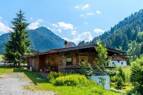 Dit chalet in Kirchberg in Tirol heeft 3 slaapkamers en is geschikt voor een gezin. De accommodatie is gebouwd in authentieke stijl en ligt te midden van het prachtige Spertental. Het chalet is ingericht door een binnenhuisarchitect en kent een perfe...