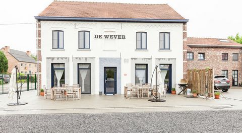 This is a luxurious 4-bedroom holiday home for 8 people in Glabbeek, the centre of fruit production for the province of Flemish Brabant in Belgium. The area is known for its beautiful flowers and produce. The cities of Louvain, Tienen, and Sint Truid...