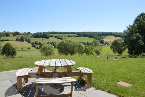This cosy holiday home in Plombières is ideal for groups. It can accommodate 45 guests and has 17 bedrooms. A terrace or garden is accessible for you to unwind after a long day. The forest lies 1 km from this holiday home. The supermarket and restaur...