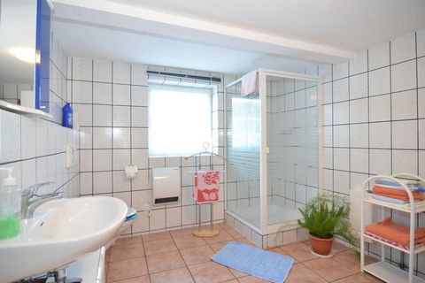 Located in Neustadt am Rennsteig, this 2-bedroom holiday home is near the forest and ski lift. It comes with a pond in the furnished garden to sit reading a book or relaxing with a drink. A family or group of 5 can stay here comfortably. Refreshing m...