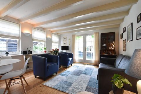 Une belle maison de vacances à Edam Région de la Hollande nord aux Pays-Bas. Il peut accueillir jusqu'à 4 personnes et dispose de 2 chambres spacieuses. Il convient à une famille ou à des couples qui veulent des vacances ensemble. Allez surfer dans l...