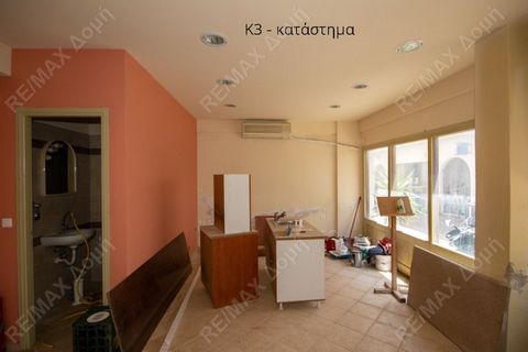 Sporades-Skiathos - Chora (Main town): For Sale Retail store 38 sq.m., Ground floor: 37,8 τ.μ., Heating: None, 1 WC, Floor type: Tiled floor, Type of Doors: Wooden window casings, Features: False roof , For investment, On Frontage, Bright, On Corner,...