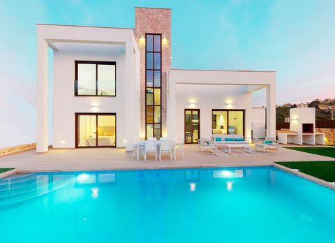 Newly built villa with private pool near Benidorm. Located in an urbanization with communal pool and garden areas, a few minutes drive from a shopping center, supermarkets, city center and sandy beaches with a promenade, restaurants, cafes and shops....