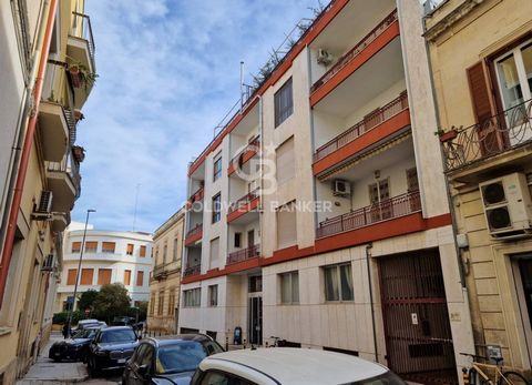 LECCE In Via Mazzarella, a few steps from the central Piazza Mazzini, we offer for sale an artisan workshop of about 80 sqm located in the basement. The property consists of three spacious rooms, airy and lighted by large windows overlooking the main...