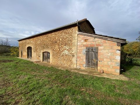 Idyllic location for this stone barn of about 100 m2 on the ground to renovate entirely, new roof, water and electricity on site. Foundation and building permit for the project of a house in front of the barn. No close neighbor. 8 hectares of land in...