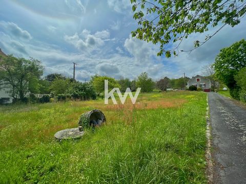 For sale a building plot of 1400m² in Neuvic in Dordogne Located 500m from the train station, 2km from the centre of Neuvic. Bounded land. Soil study carried out. The sanitation will be mains drainage, water and electricity at the edge of the land. T...