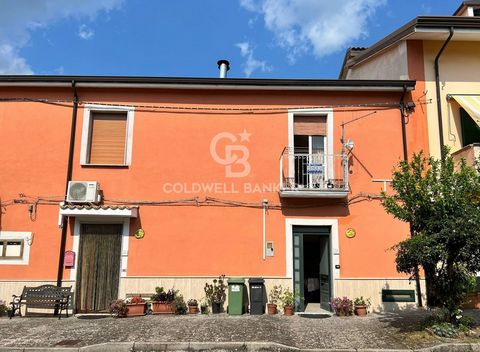 Prignano Cilento, we offer for sale a lovely house on two levels, renovated, an ideal solution for those who want to live in a quiet environment and enjoy all the comforts. Entrance on the ground floor, with access to the kitchen with fireplace, inte...