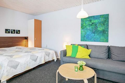 Im beliebten Ferienort Blåvand finden Sie das Motel Garni mit insgesamt 10 Ferienwohnungen. Alle Wohnungen sind mit Bett, Sofa/Sessel, Esstisch und Kleiderschrank ausgestattet. Außerdem gibt es eine gemütliche kleine Küche mit Kühlschrank, Herd, Kaff...