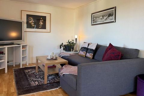 With a fantastic view and close to both Marstrand, Kungälv and Gothenburg is this nice cottage within walking distance to salty baths, sea and fishing. The cottage is located on the owner's plot pleasantly separated from each other's patios, so no on...