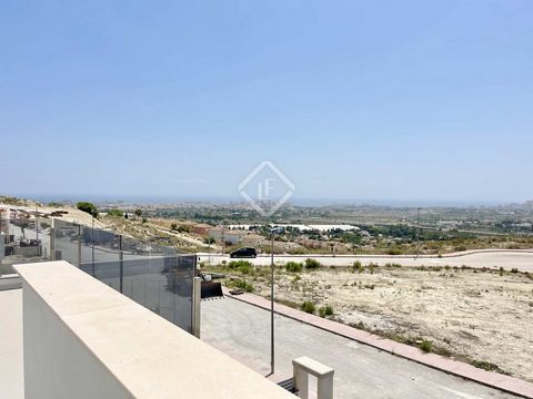 Impressive, newly built 3-bedroom villa for sale in Mutxamel, located in the exclusive residential area of Cotoveta. This magnificent property offers unbeatable views of the sea and the coast of Alicante, the Bonalba golf course, the city of Alicante...