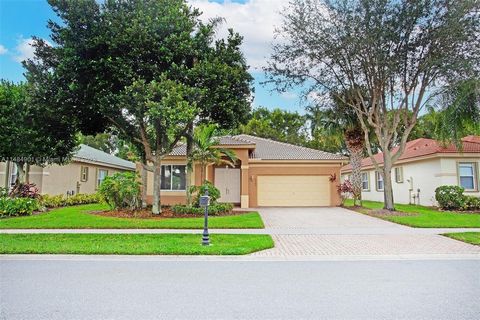 NOW'S YOUR CHANCE TO OWN THIS WELL MAINTAINED AND BEAUTIFUL HOME WITH NEW ROOF IN VENETIAN ISLES 55+ COMMUNITY. AS SOON AS YOU WALK THROUGH THE DOOR, YOU'RE GREETED WITH A SPACIOUS FLOOR PLAN AND HIGH VAULTED CEILING. LARGE KITCHEN WITH STORAGE AND C...
