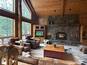 Welcome to this stunning 5 bedroom Schumacher built custom home in Sunriver, Oregon. Located on a private .27 acre lot at the end of a quiet cul-de-sac backing up to a forested common area. A tremendous opportunity to put your own finishing touches o...