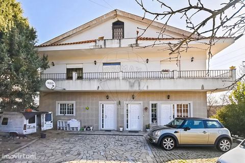 7 bedroom villa for sale at €590,000 We are in the presence of a 4-front villa with capacity for multiple uses that can provide a great investment with excellent financial return. Currently it has 2 kitchens, 7 bedrooms, 4 bathrooms, 3 large rooms of...