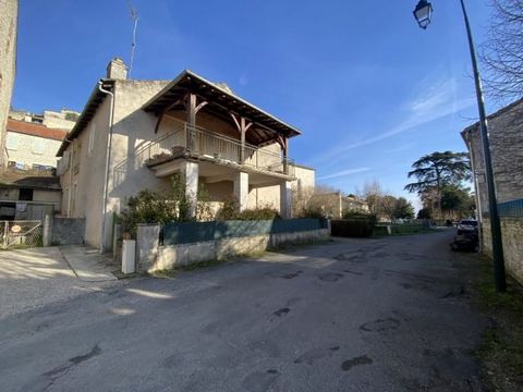 A 3 bed stone village house on 2 levels and attic space situated in the medieval village of Lauzerte with 57m2 of garden, 2 large balconies, with garage and a vaulted cave. A well located house that needs updating. Walking distance to all commerce an...