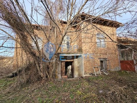 Top Estate Real Estate offers you a two-storey brick house in the village of Morava, Svishtov municipality. The village of Morava is a well-developed village in Veliko Tarnovo and has working shops, gas station, railway stop and more. The house has t...