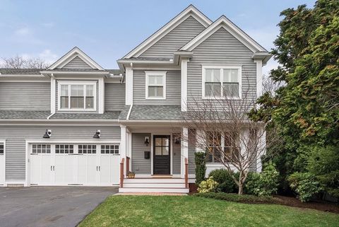 This property is on Crescent not Auburn. GPS 99 Auburn. A Stunning 2014 Townhouse in Auburndale with sunlit open floor plan on the main level and beautiful private fenced/arborvitae-lined yard. Enjoy cooking and entertaining in the chef's kitchen wit...