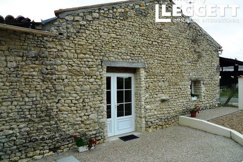 A26550MGA17 - Carefully renovated former outbuilding belonging to a 16th-century seigniory farmhouse, set in a peaceful location in a listed natural area with lovely countryside views. This house comprises a main room of almost 80 m² with a well and ...