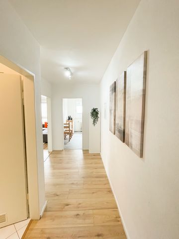 This freshly renovated apartment captivates with modern full furnishings. It offers everything you need for a comfortable lifestyle – from internet access and two smart TVs to a washing machine and a Nespresso machine. The apartment is rented fully f...