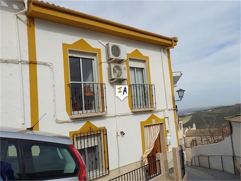 Dieses 167 m² große, renovierte Stadthaus mit 5 Schlafzimmern und 2 Bädern liegt im malerischen Castil de Campos, nur 10 Minuten von der großen Stadt Priego de Cordoba in Andalusien, Spanien, entfernt und verfügt über einen Innenhof, einen Innenhof u...