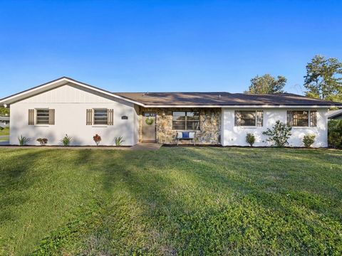 BRAND NEW ROOF! REMODELED KITCHEN! NEWLY PAINTED INTERIOR AND EXTERIOR! CORNER LOT! Welcome to this charming residence nestled in the heart of Sarasota! This corner lot property boasts a BRAND NEW ROOF (December 2023), a REMODELED KITCHEN (2019), and...