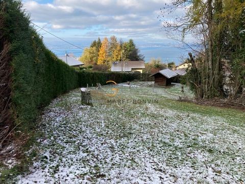 AgenceImmo Maret - Bonvin offers: On the heights of Evian, come and discover this plot of land of more than 900m² with building permit granted and purged of any recourse for the construction of a R+1 detached villa of 123m² of floor. You will have th...