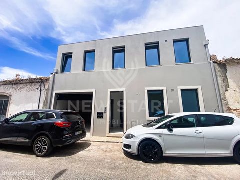 New building located in the historic center of the city of Loulé, consisting of a T2 on the ground floor and a T3 on the 1st floor The T3 consists of three bedrooms, two en suite, a roof terrace that will allow you to enjoy the outdoor space. and pri...