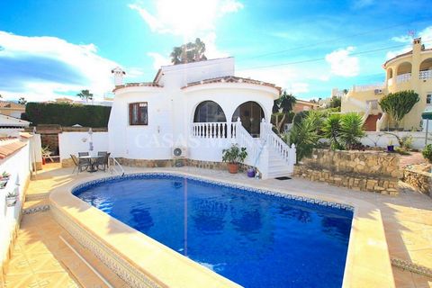 Here we have a unique 2-bedroom single-storey detached villa for sale in Ciudad Quesada. The villa overlooks a neighbouring green area along with the local landmark which is the 'White Windmill of Rojales'. The villa occupies a large but easy to mana...