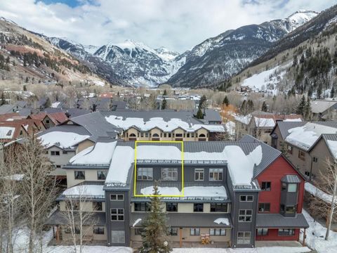 Ideally located a short stroll to Lift 7, the idyllic San Miguel River Trail and 500+ acres of Valley Floor Open Space with groomed cross country ski trails. Double-loaded views affording western sunsets and eastern mountain vistas of the Telluride b...