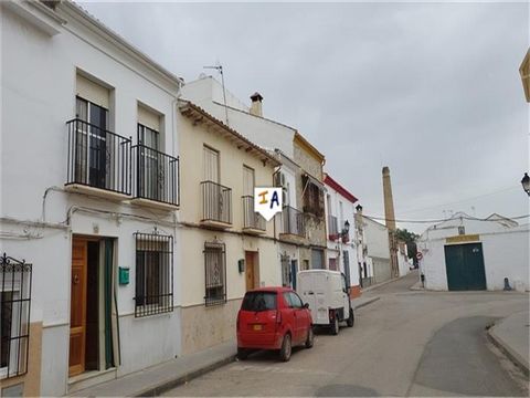 Dieses Stadthaus mit 4 Schlafzimmern und 2 Bädern befindet sich im Dorf Zamoranos in der Nähe des Naturparks Sierras Subbeticas und der beliebten Städte Alcaudete, Luque und Priego de Cordoba in Andalusien, Spanien. Das Anwesen befindet sich auf eine...