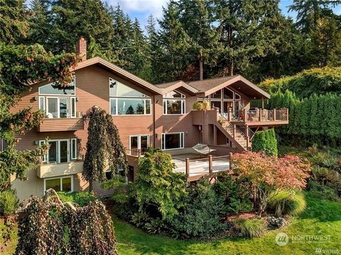 Have you ever dreamed of owning a home with saltwater and island views? Why not start each day with unobstructed views of the San Juan Islands, Bellingham Bay's wildlife & marine traffic, and then end your day with simply spectacular multi-colored su...