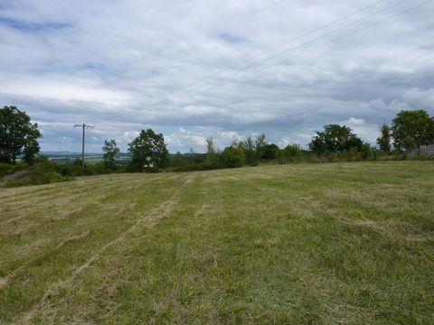 Land with CU with a surface of 2529 m2 quiet with unobstructed views, close to the first commodites, 20 minutes from villeneuve sur Lot and 40 minutes from Bergerac. Do not hesitate to contact us.