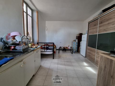 Our agency offers for sale a small T1 of 23m2 located on the 5th floor of a small building in the 2nd arrondissement. It consists of a living room, a bathroom with water-closet and a kitchen area. The tenant has been in place since May 2017 and is up...