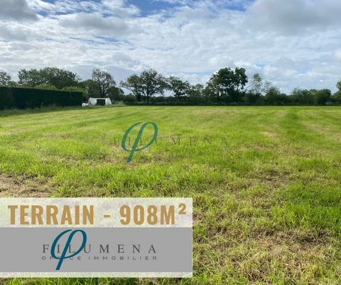 FILUMENA offers you in the town of Bouzillé, in the village, excluding subdivision, this building land of 908m2 and quietly located. The land is not serviced but the networks are in front with connection to the sewer possible. South facing. FAST! You...