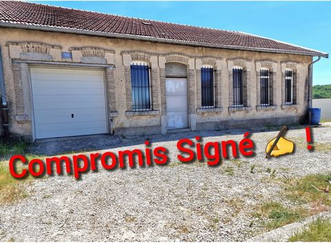 SOPH'IMMO offers you in EXCLUSIVITY this Building located on a plot of 594 m2, which may be suitable for a Craftsman, Handyman or collector, for storage of equipment or vehicles. You can access it through a service door or a motorized sectional garag...