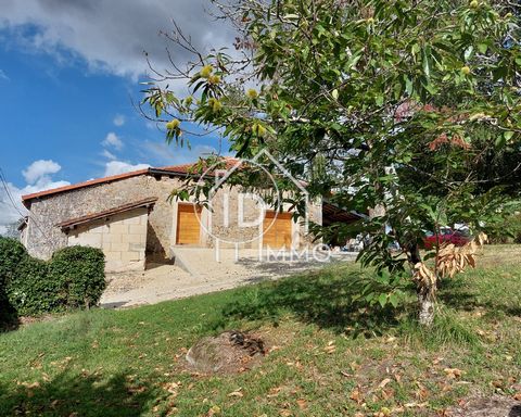 Only 6 minutes from the amenities of La Roche-Chalais, come and discover between trees and meadows this magnificent property in exposed stones of 158m2. It consists on the ground floor of a fitted kitchen, a living room with fireplace, a shower room,...