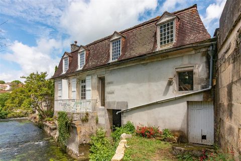 Set in a small village, with views over the river and church, and within walking distance of the historic town of Cognac, this former mill is in an idyllic location. It offers great potential as a comfortable principal residence or second home. The g...