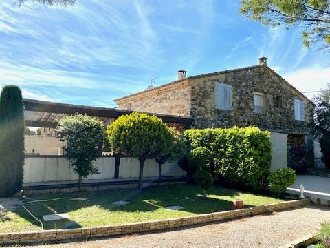 House of 280 m2 of living space + outbuildings (4 carports) on 2000 m2 of enclosed garden with trees, swimming pool of 10 x 5. Atypical property divided into 3 parts ideal for rental investment, family reunification, and/or gîtes. A few minutes by ca...