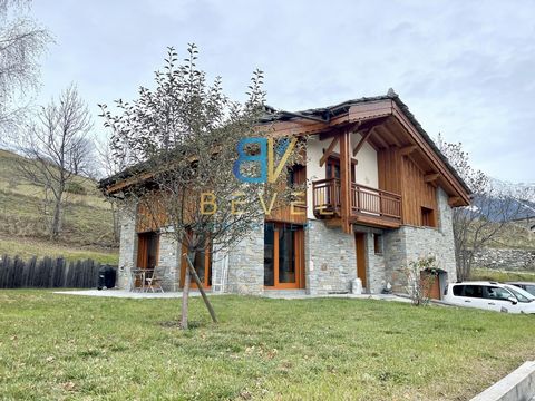 FOR SALE - EXCLUSIVE (73) SOLLIÈRES / VAL CENIS - SUBLIME CHALET DRONE VIDEO AND VIRTUAL TOUR ON REQUEST. Come and discover this sublime modern chalet dating from 2017, a warm property with high-end and quality materials. Equipped with unique interio...