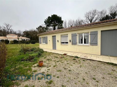 REZOXIMO offers you this detached house in a residential area in Royan (17200) close to the Pasteur clinic. This house of approximately 66m2 on one level is composed of: Entrance, bathroom, separate toilet, fitted independent kitchen, beautiful livin...