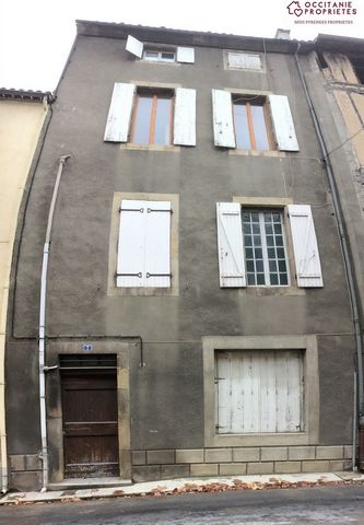Chalabre village house 220 m2, at the foot of the castle. Semi-detached house 220 m2 on four levels plus basement and a small garden approx. 30m2. Located in a pleasant area close to tourist areas. The house is divided into three apartments. IDEAL FO...