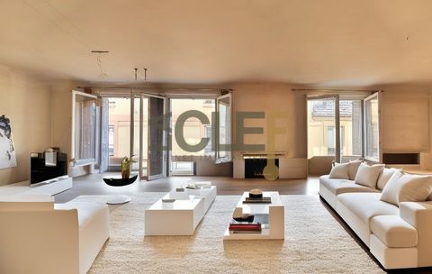 Votre agence immobilière La Clef est ravie de vous présenter en exclusivité ce superbe appartement de 119m2 (loi Carrez), idéalement implanté dans la commune de Montrouge, à seulement 1 minute à pied de l'arrêt de Métro (L4) 'Mairie de Montrouge'. Ni...